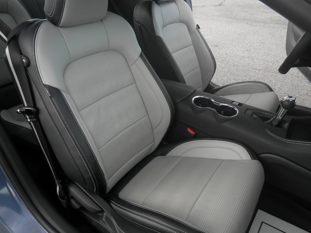 Used 2025 Ford Mustang Premium image 22