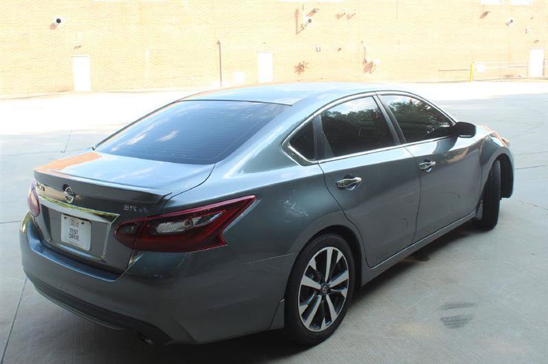 Used 2017 Nissan Altima 2.5 SR w/ LED Appearance Package FWD image 5