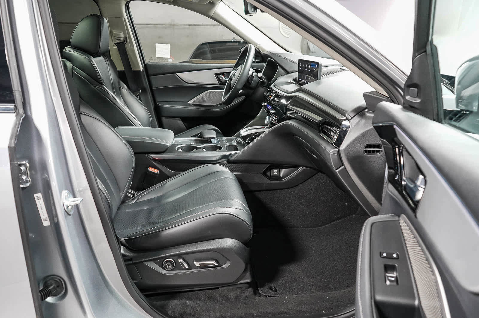 Used 2023 Acura MDX SH-AWD w/ Technology Package image 17