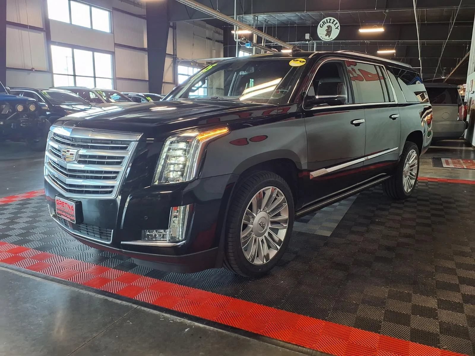 Used 2015 Cadillac Escalade ESV Platinum AWD/4WD image 4