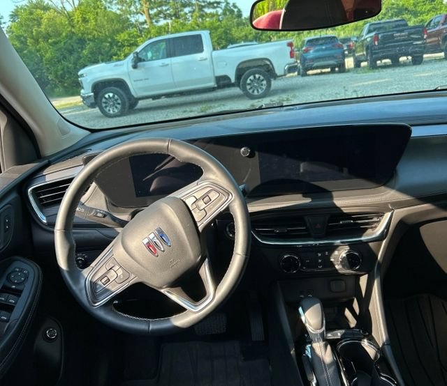 Used 2025 Buick Encore GX Preferred w/ Comfort Package AWD/4WD image 2
