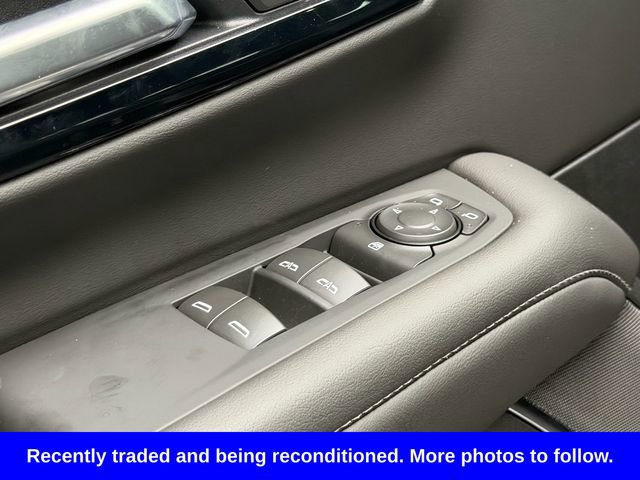 Used 2026 Chevrolet Suburban LT RWD image 12