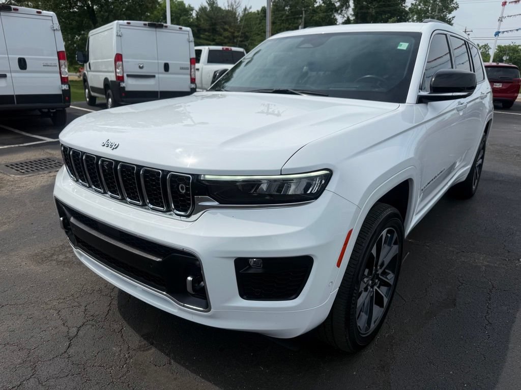 Used 2021 Jeep Grand Cherokee L Overland w/ Advanced Protech Group III AWD/4WD image 2