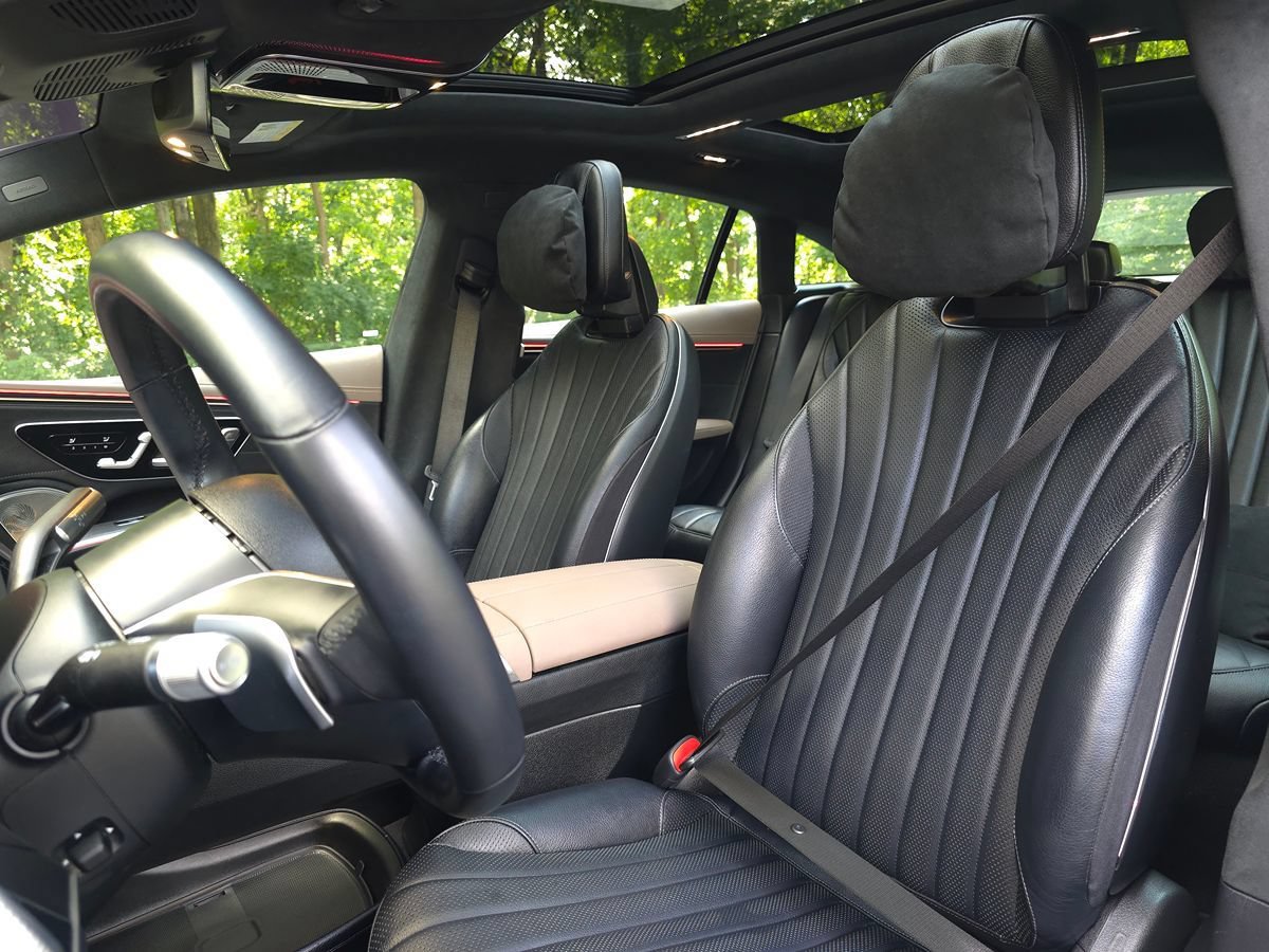 Used 2022 Mercedes-Benz EQS 580 4MATIC Sedan w/ Exclusive Trim Package image 13