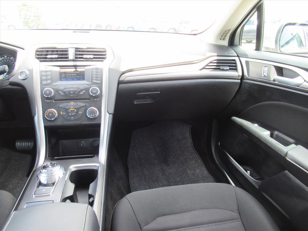Used 2018 Ford Fusion SE image 13