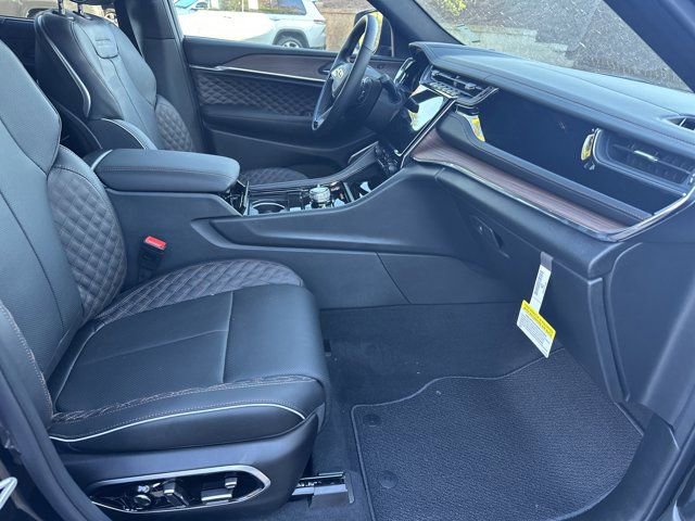 New 2025 Jeep Grand Cherokee Summit w/ Luxury Tech Group V image 13