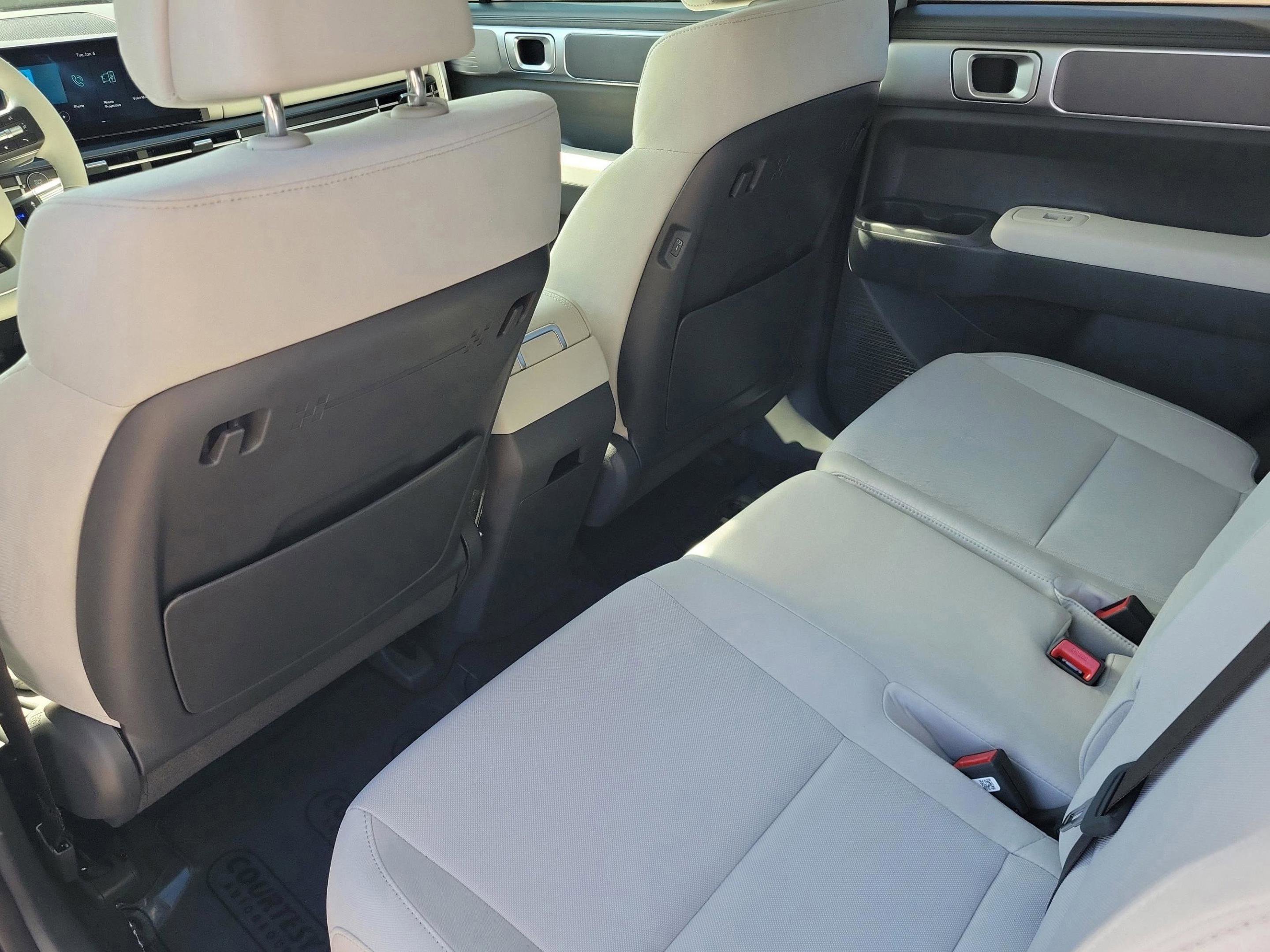 New 2026 Hyundai Santa Fe SE image 16