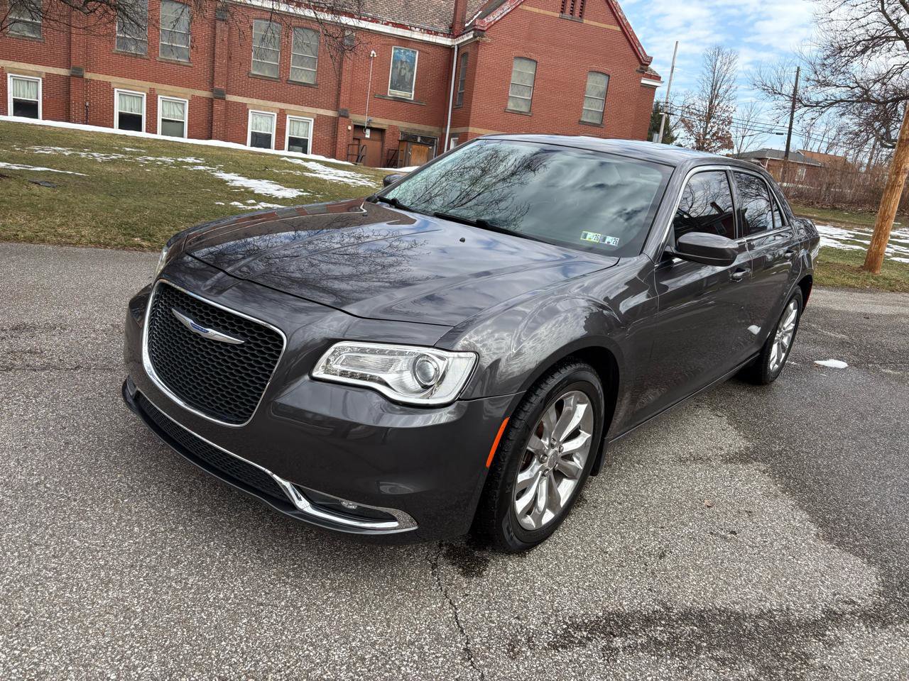 Used 2016 Chrysler 300 Limited w/ Driver Convenience Group image 3