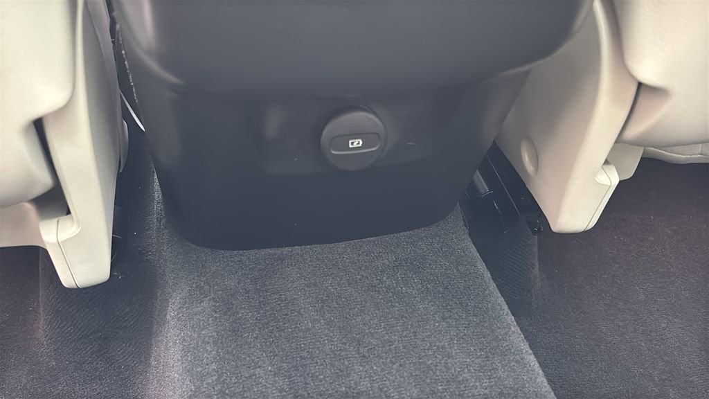 Certified 2025 Volvo XC60 B5 Ultra w/ Protection Package Premier image 10