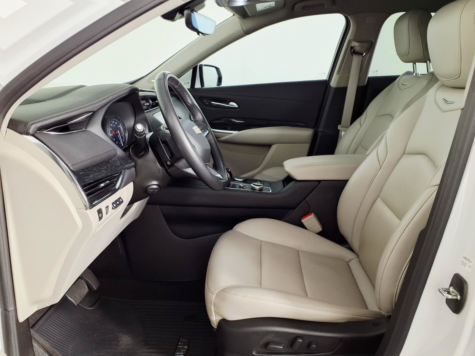 Certified 2023 Cadillac XT4 Premium Luxury w/ Technology Package AWD/4WD image 17
