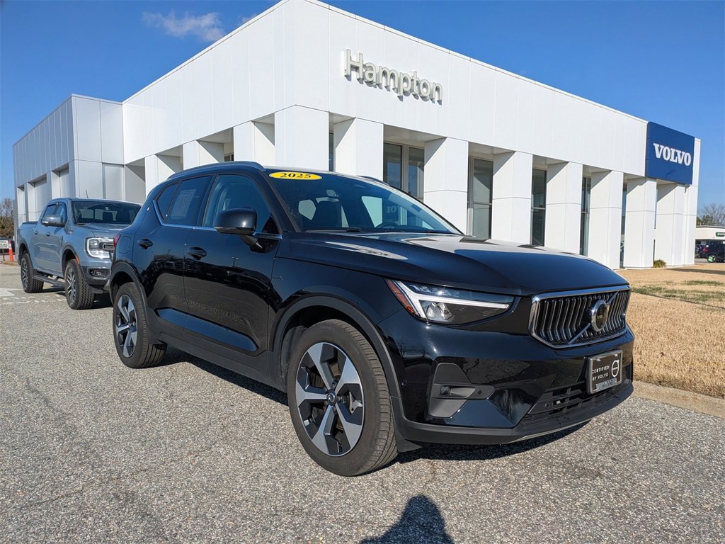 Certified 2025 Volvo XC40 B5 Plus image 2