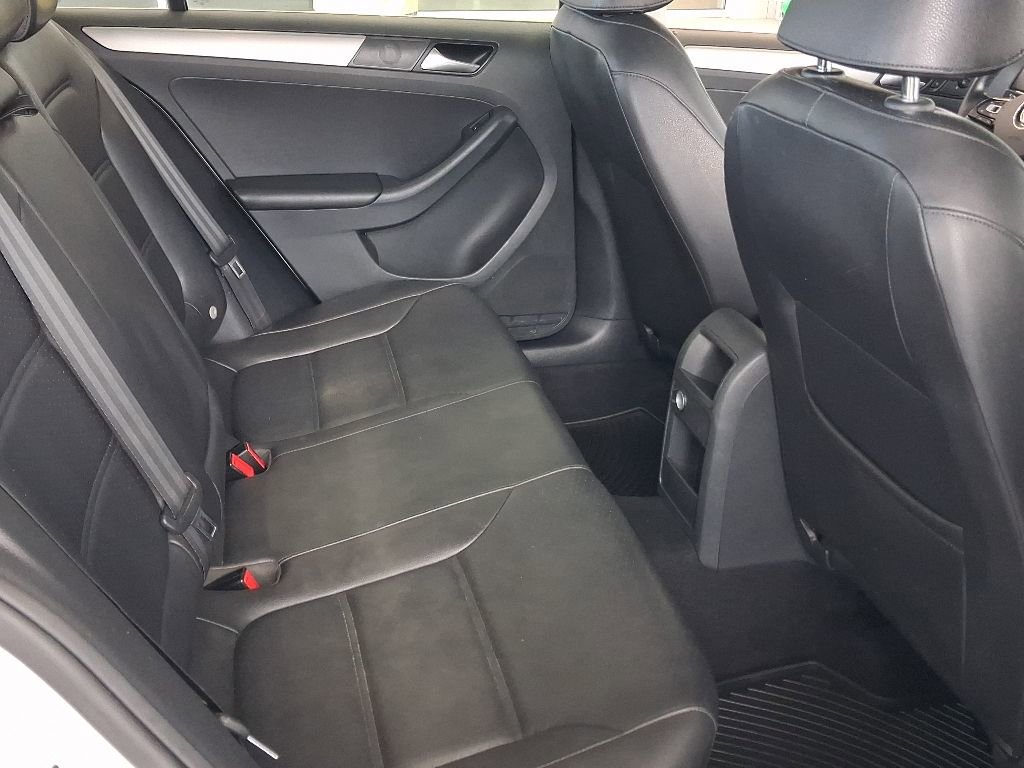 Used 2017 Volkswagen Jetta SE FWD image 18