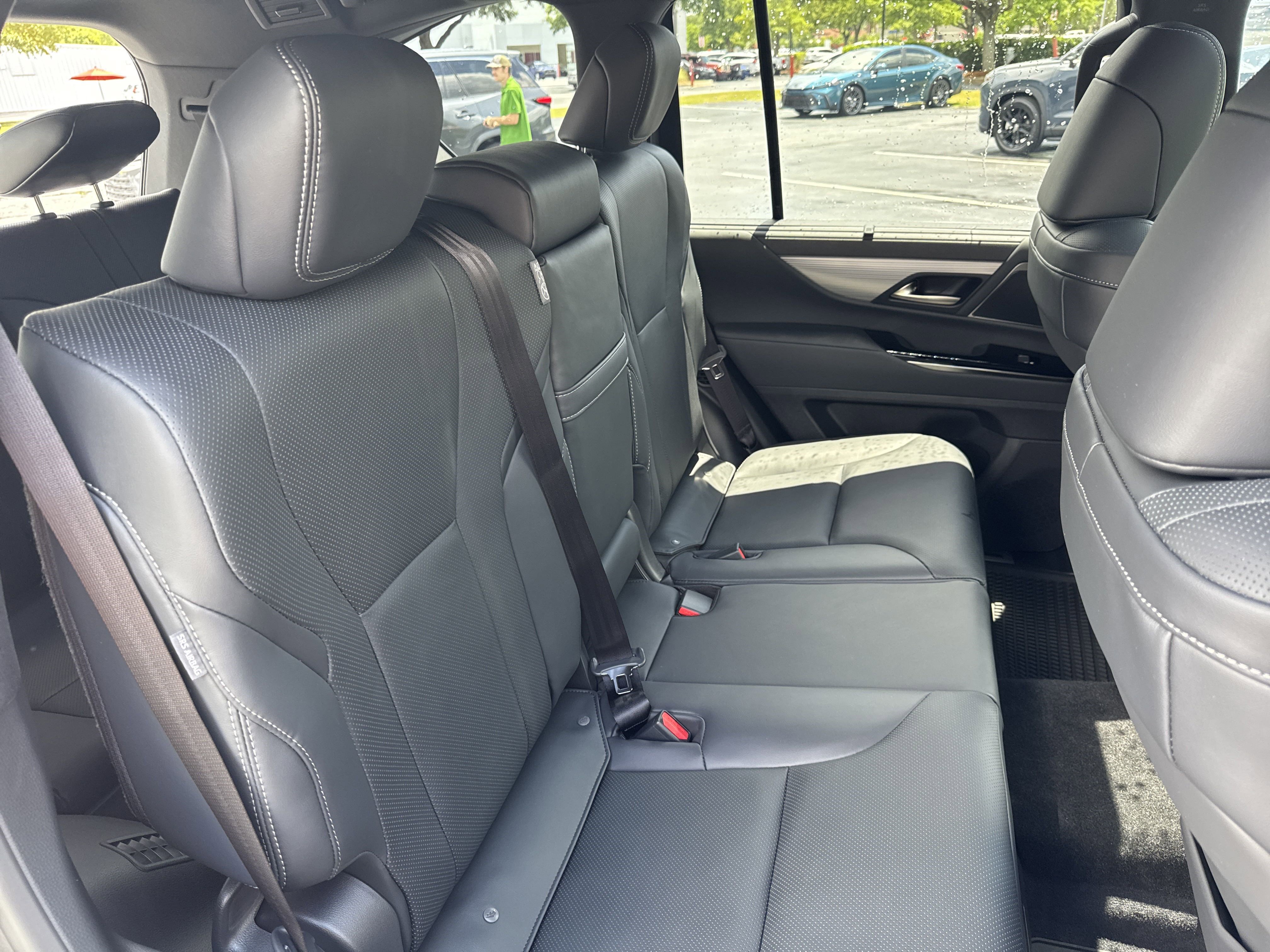 Used 2025 Lexus LX 700h F Sport image 32