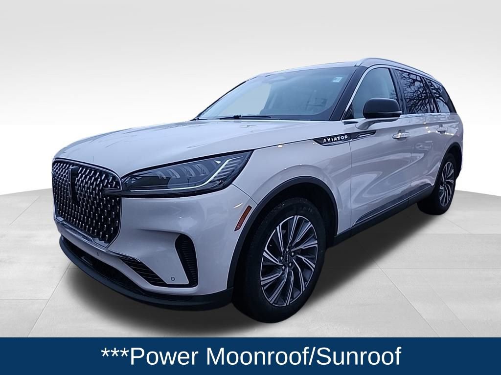 Used 2025 Lincoln Aviator AWD image 2