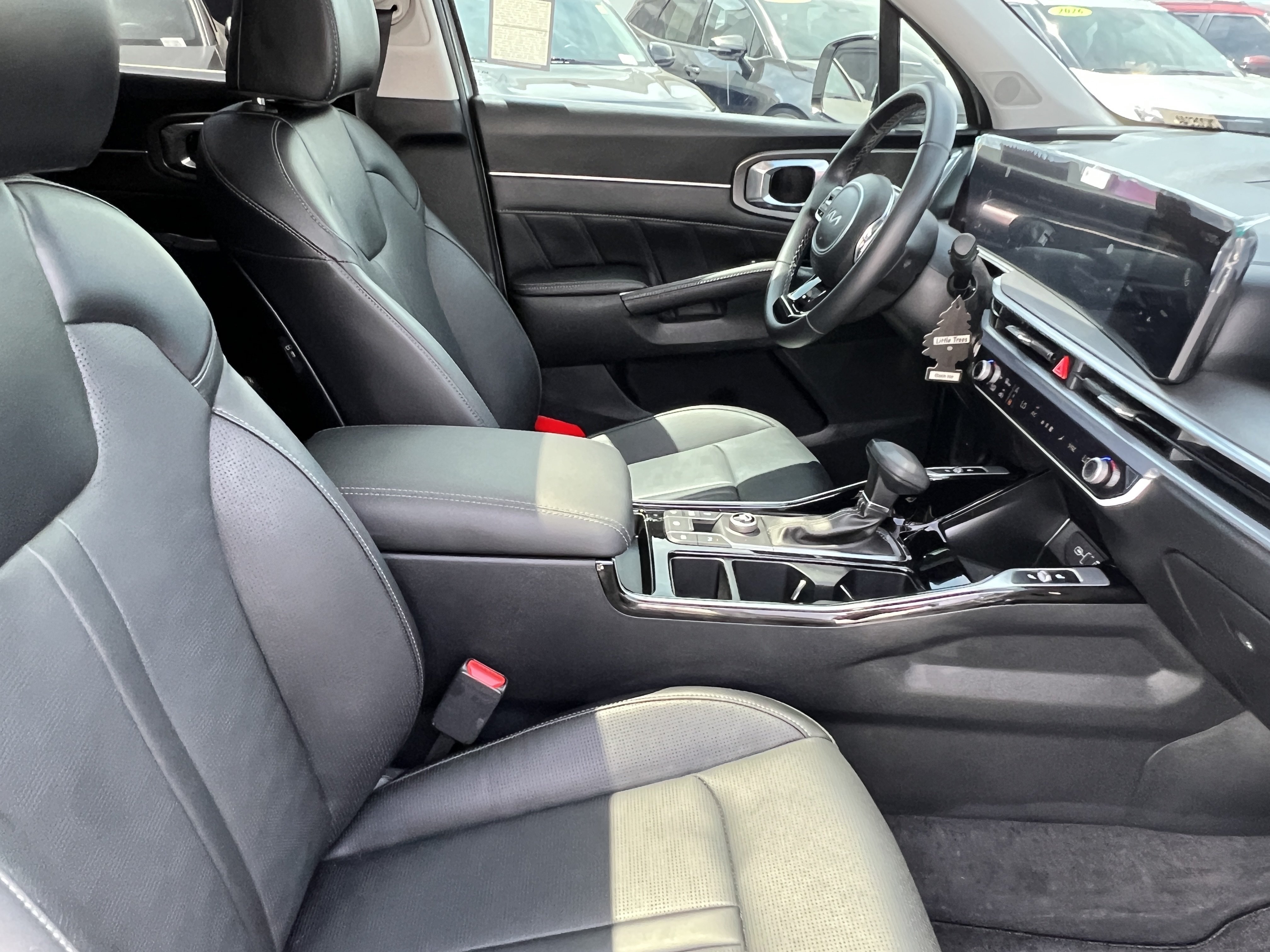 Certified 2025 Kia Sorento SX FWD image 15