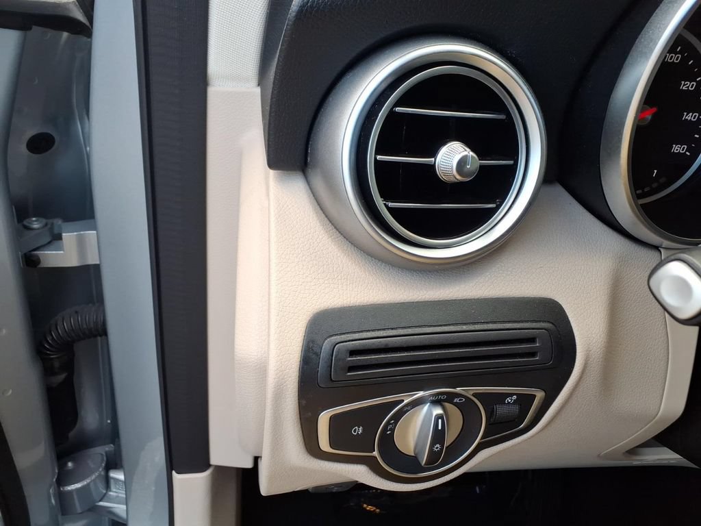 Used 2022 Mercedes-Benz GLC 300 image 25