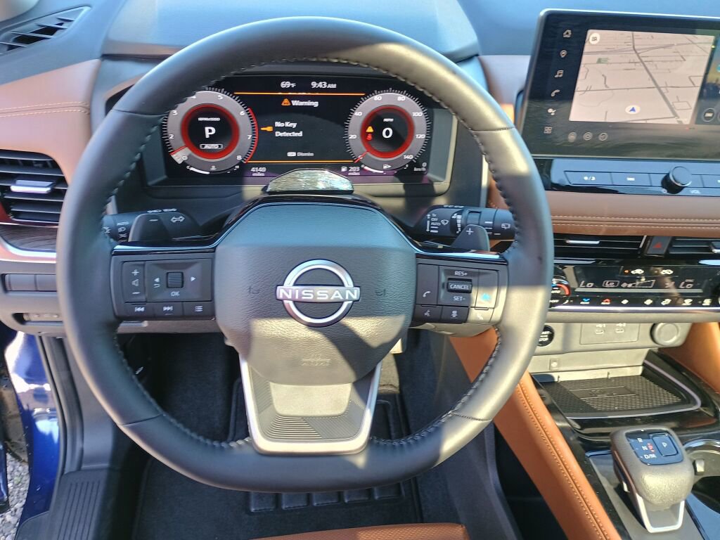 Used 2025 Nissan Rogue Platinum w/ Tech Package image 12