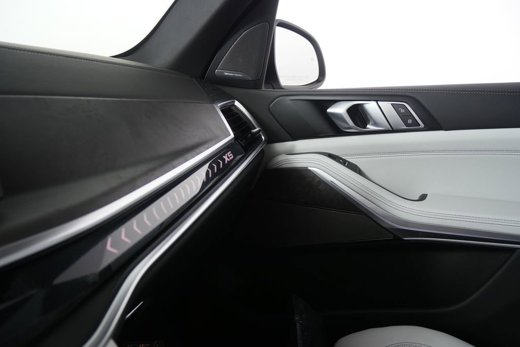 Used 2026 BMW X5 xDrive40i w/ Climate Comfort Package image 24
