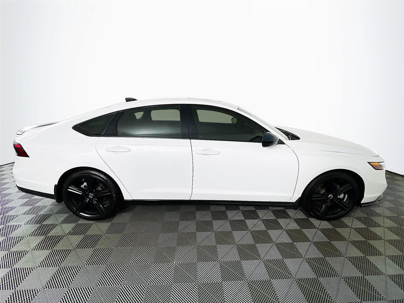 Used 2023 Honda Accord Sport image 12