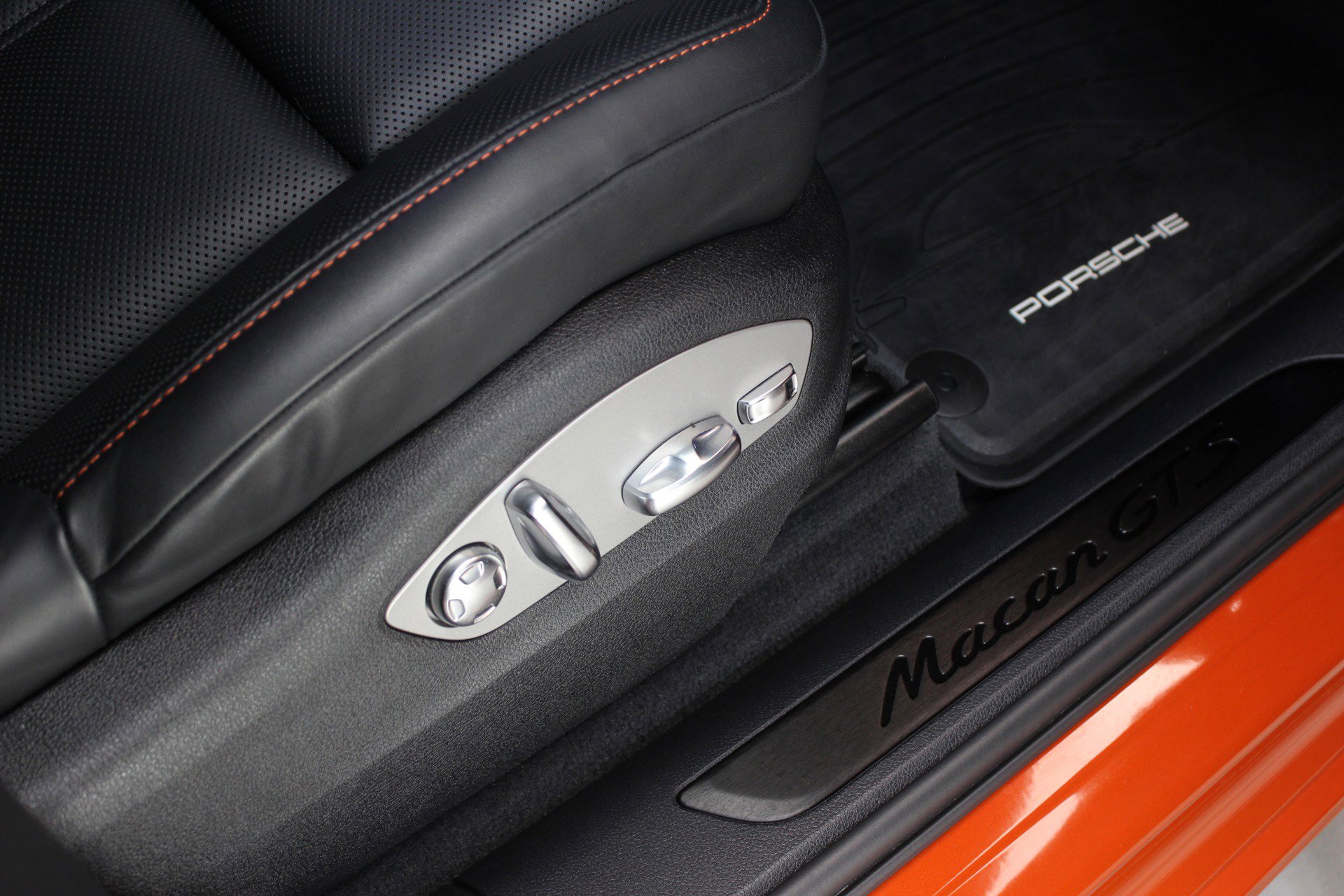 Used 2023 Porsche Macan GTS w/ Premium Package Plus image 49