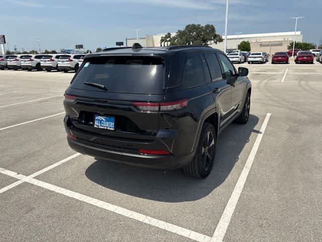 Used 2023 Jeep Grand Cherokee Altitude RWD image 5