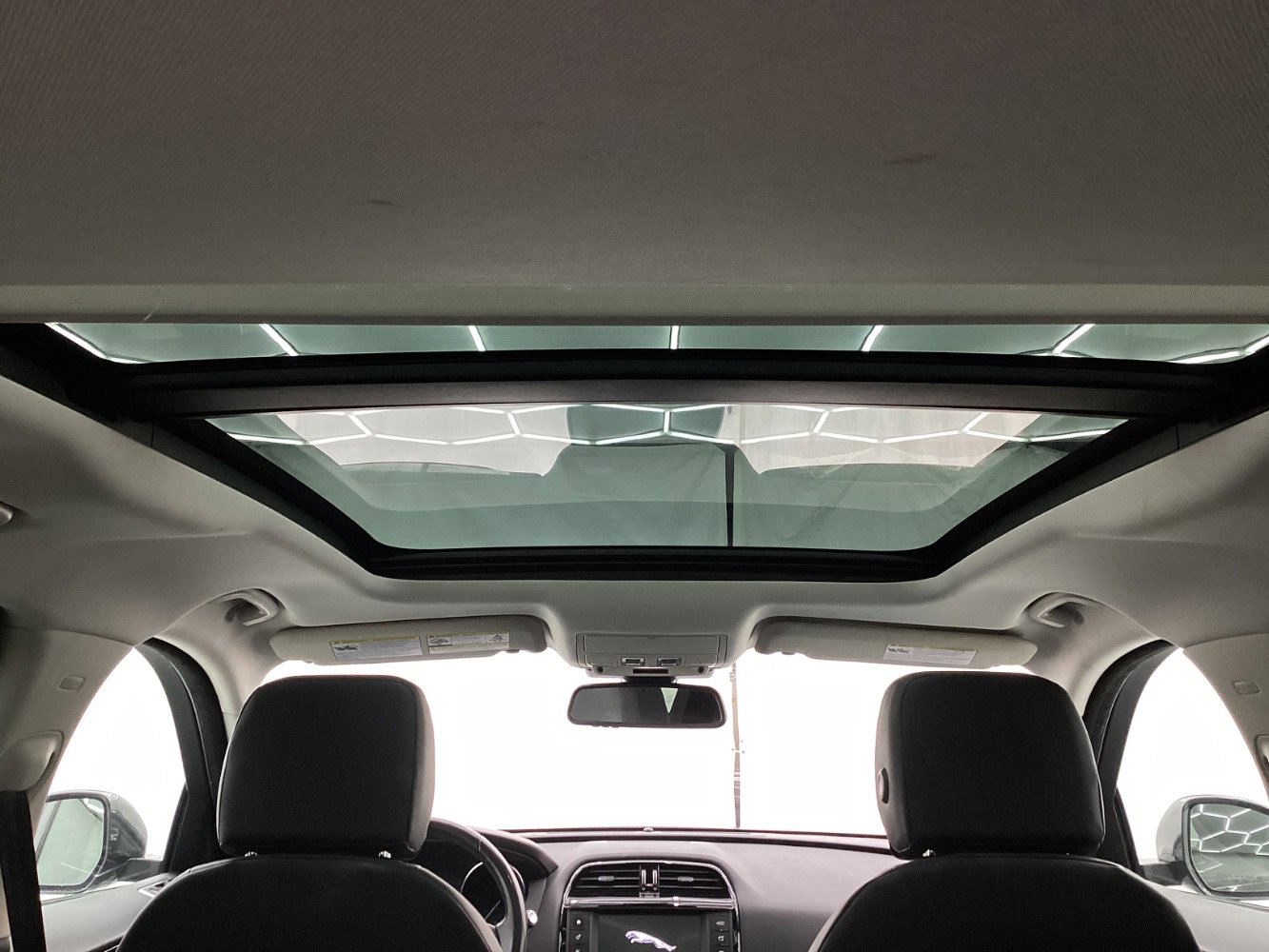 Used 2018 Jaguar F-PACE Premium image 14