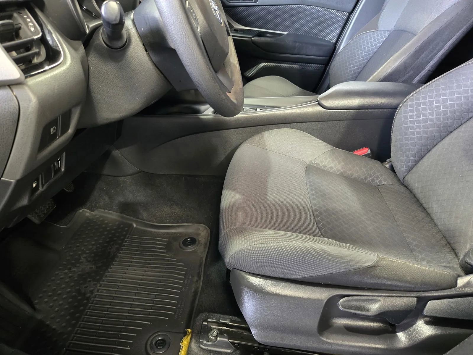 Used 2021 Toyota C-HR LE FWD image 14