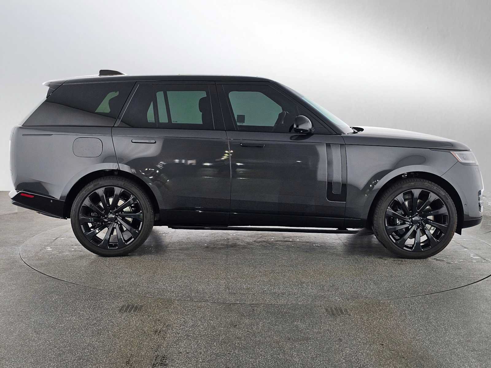Used 2025 Land Rover Range Rover SE AWD/4WD image 6