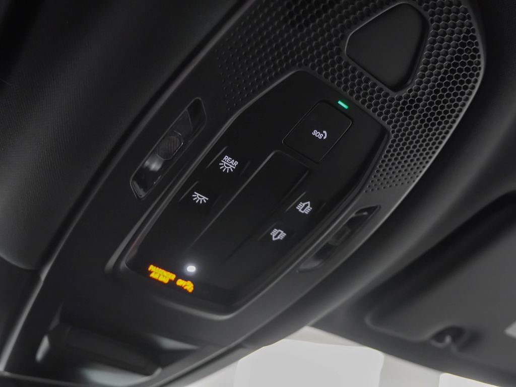 Used 2025 Porsche Cayenne Coupe AWD/4WD image 28
