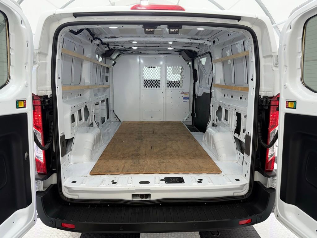 Used 2024 Ford Transit 250 Low Roof RWD video 4