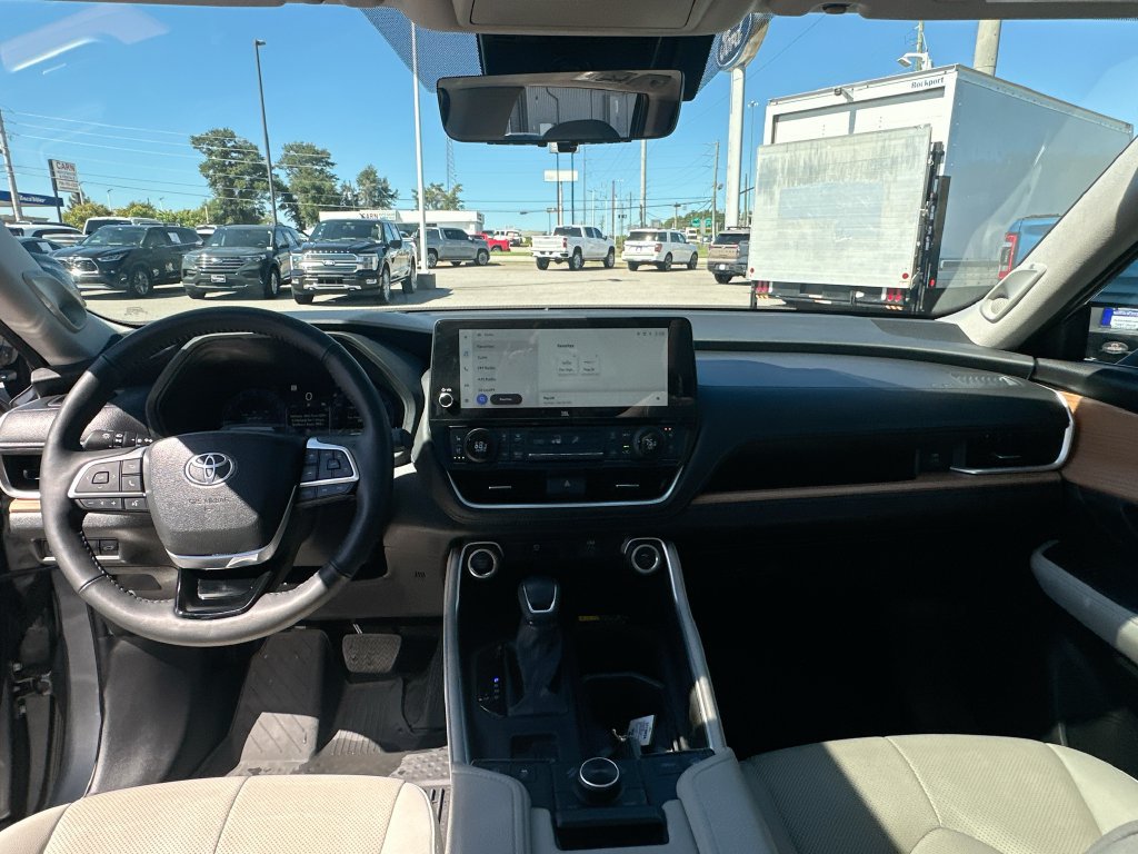 Used 2026 Toyota Grand Highlander AWD image 3
