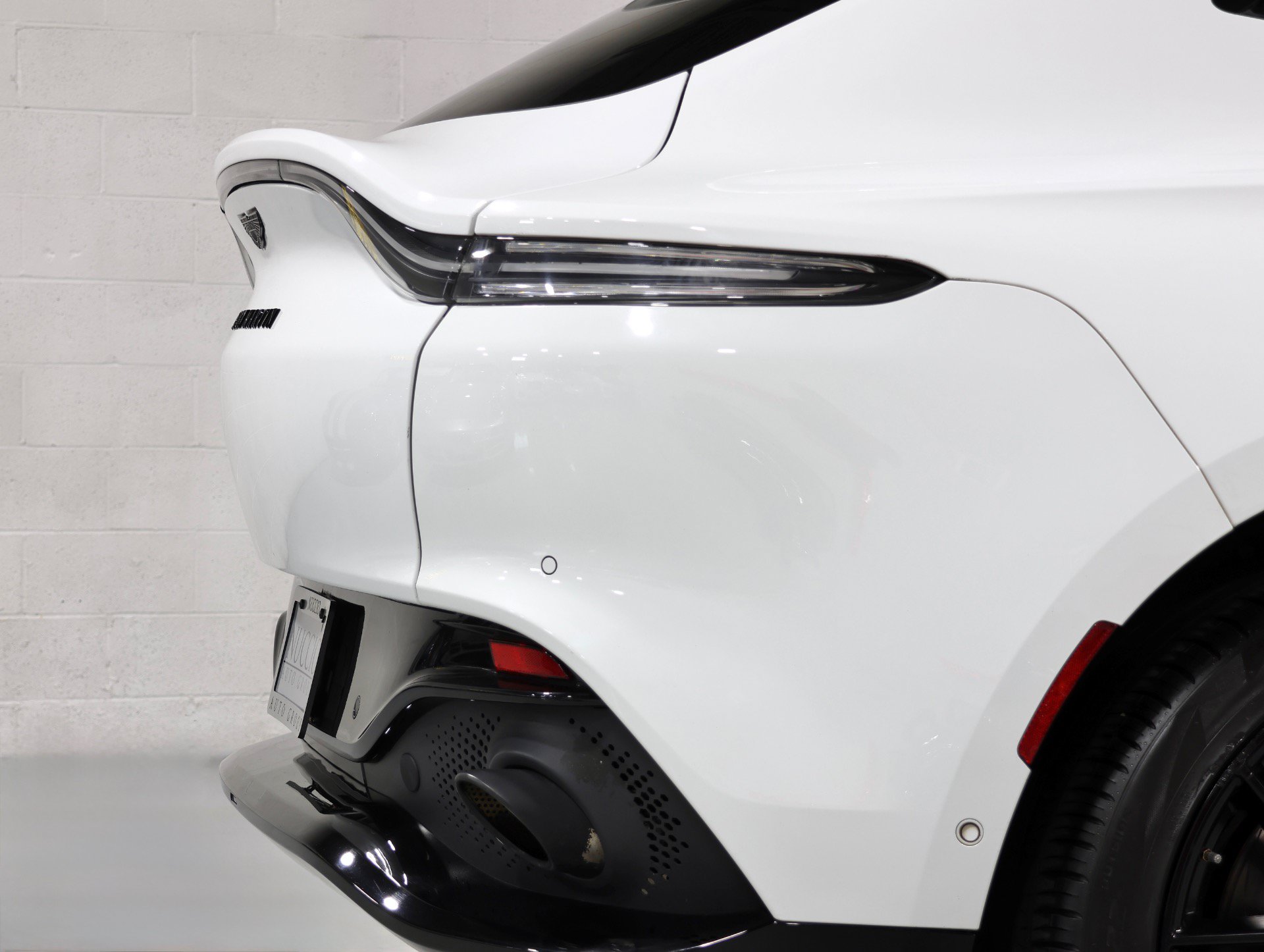 Used 2021 Aston Martin DBX AWD/4WD image 37