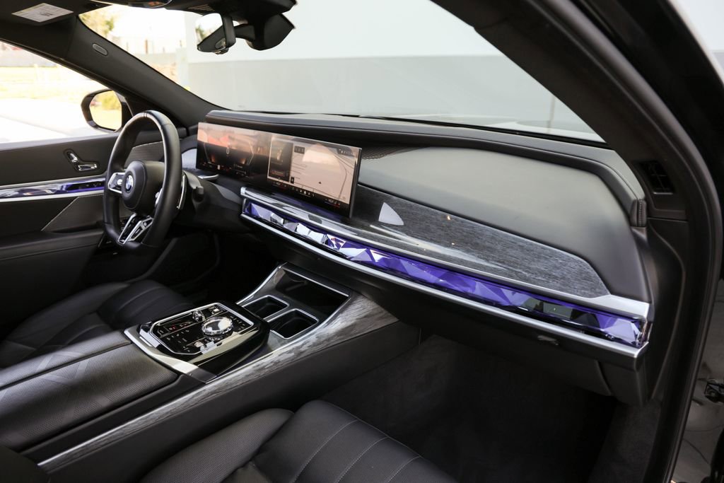 Used 2024 BMW 740i image 24