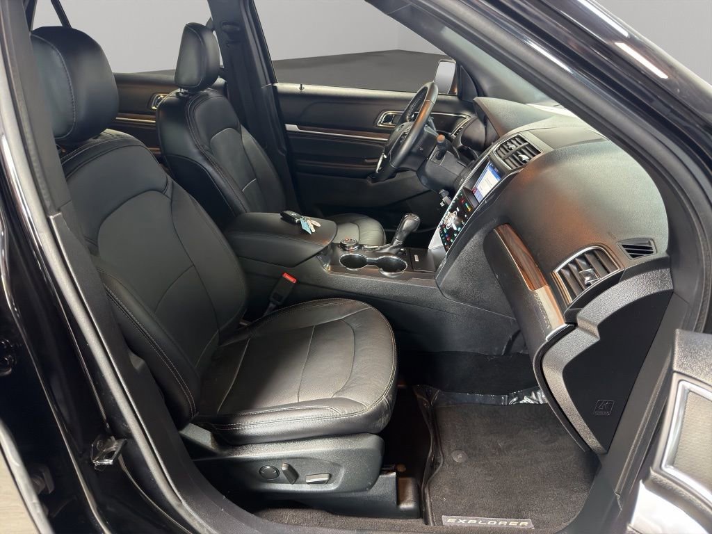Used 2019 Ford Explorer Limited w/ Class III Trailer Tow Package AWD/4WD image 22