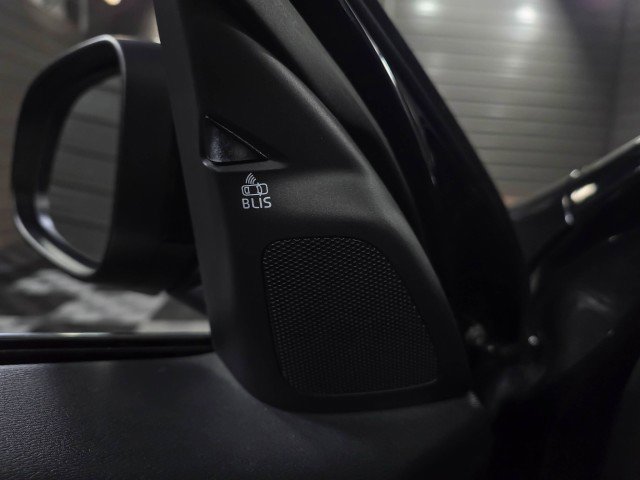 Used 2017 Volvo S60 T5 Inscription w/ Climate Package image 37