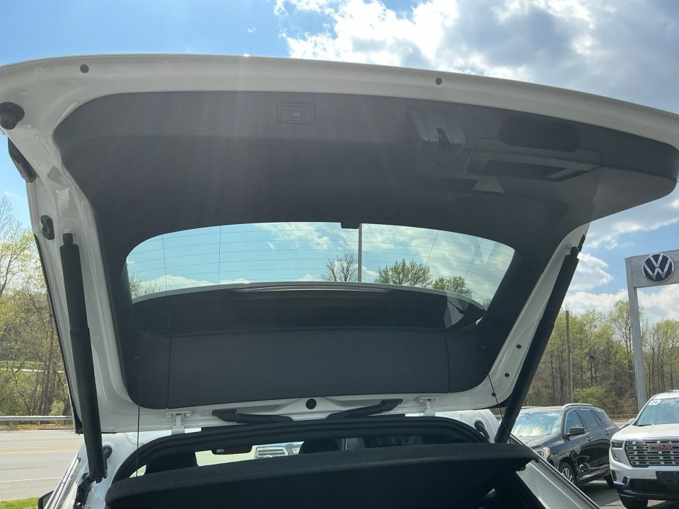 New 2026 Volkswagen Tiguan SEL R-Line AWD/4WD image 14