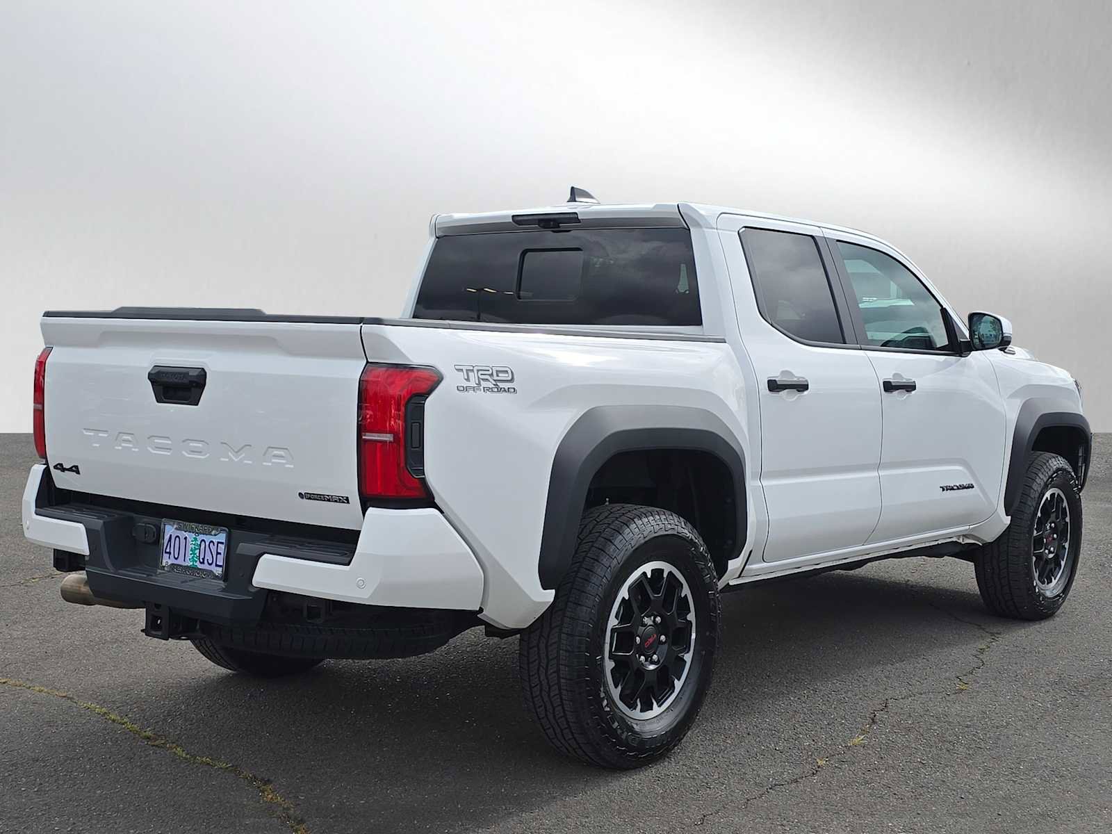 Used 2025 Toyota Tacoma TRD Off-Road w/ TRD Off Road Premium Package AWD/4WD image 3