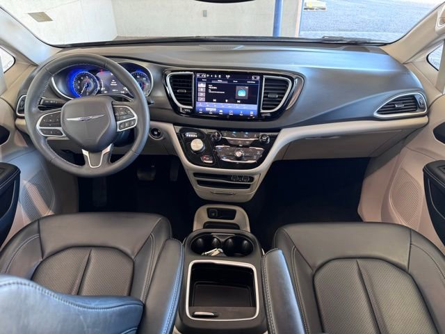 Used 2023 Chrysler Pacifica Touring-L FWD image 14