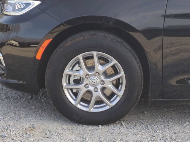 New 2026 Chrysler Pacifica Select FWD image 10