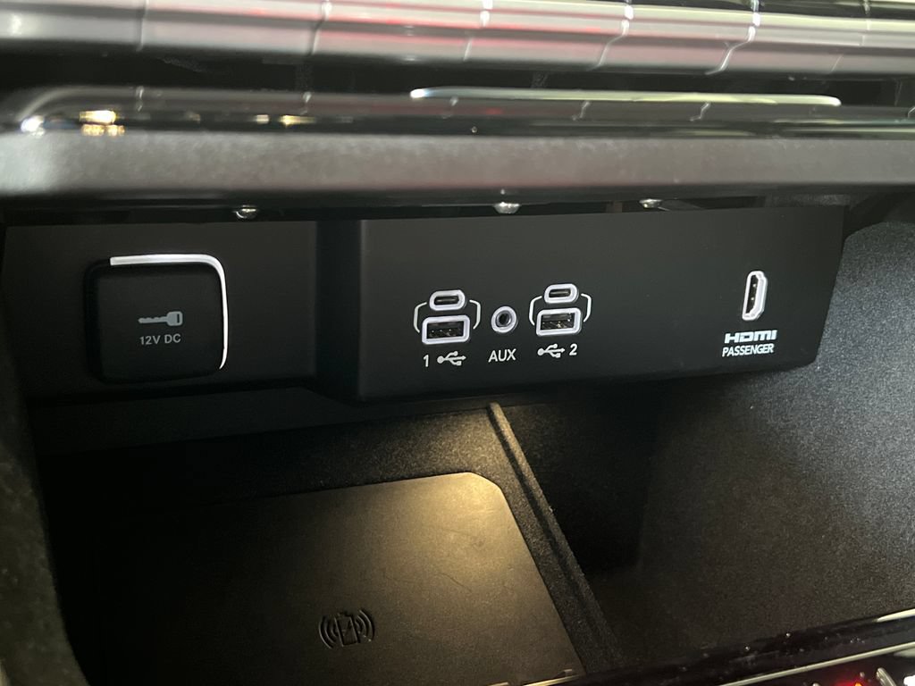 Used 2024 Jeep Wagoneer L Series III w/ Flexible Seating Group AWD/4WD image 31