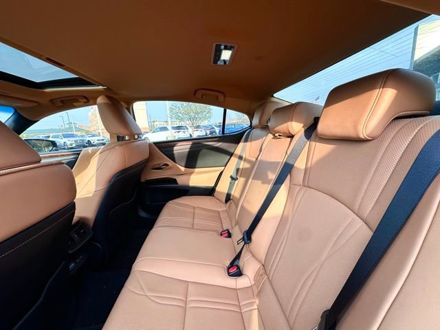 Used 2023 Lexus ES 350 Luxury w/ Accessory Package (Z1) image 16