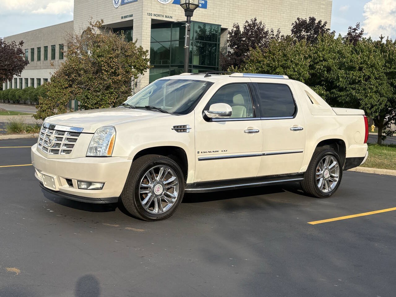 Used 2008 Cadillac Escalade EXT AWD/4WD image 2