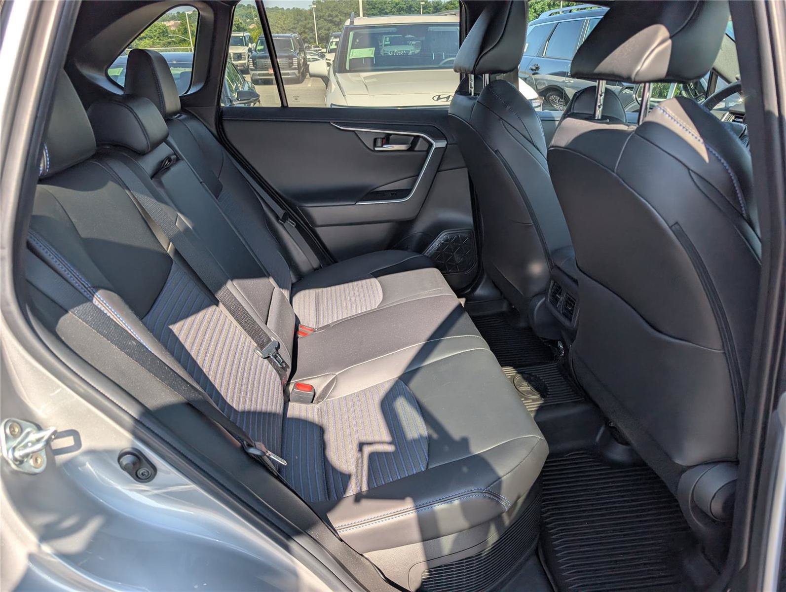 Used 2023 Toyota RAV4 XSE AWD/4WD image 12