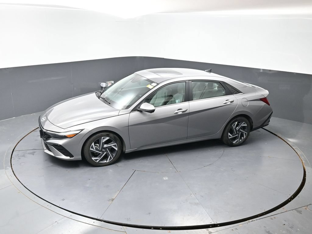 Used 2024 Hyundai Elantra Limited FWD image 46