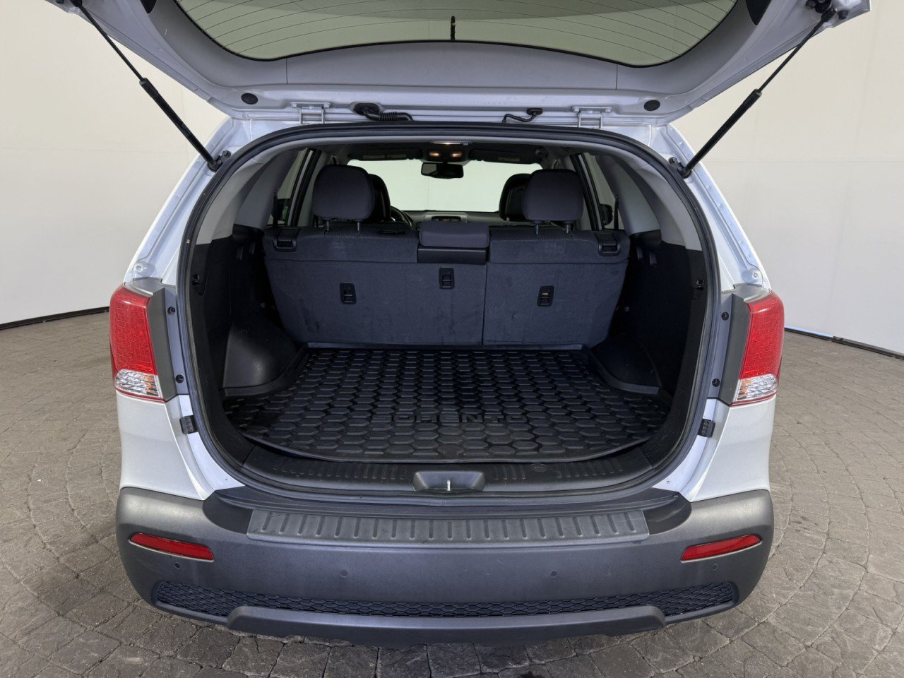 Used 2012 Kia Sorento LX w/ Convenience Pkg FWD image 7