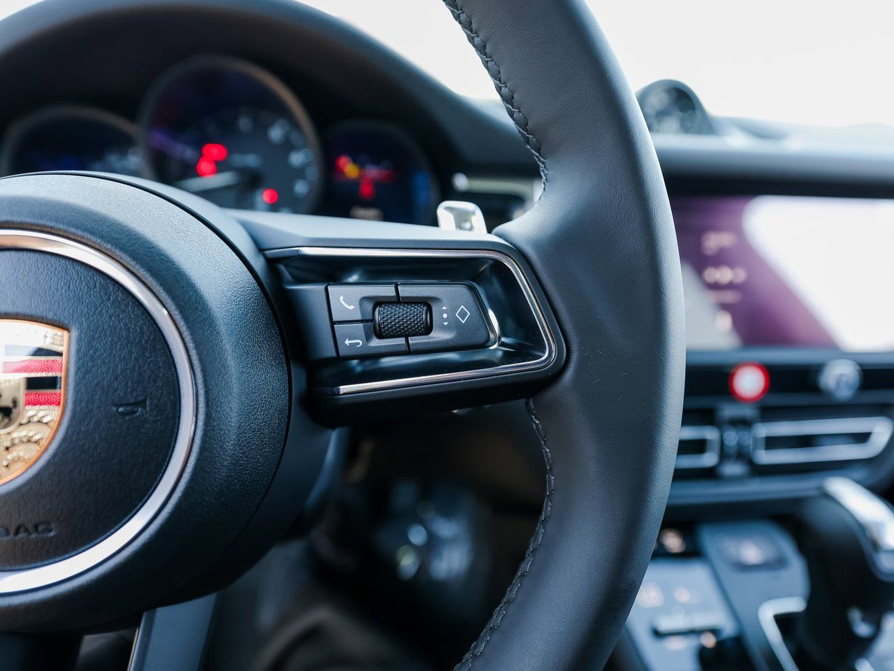 Certified 2026 Porsche Macan AWD/4WD image 16