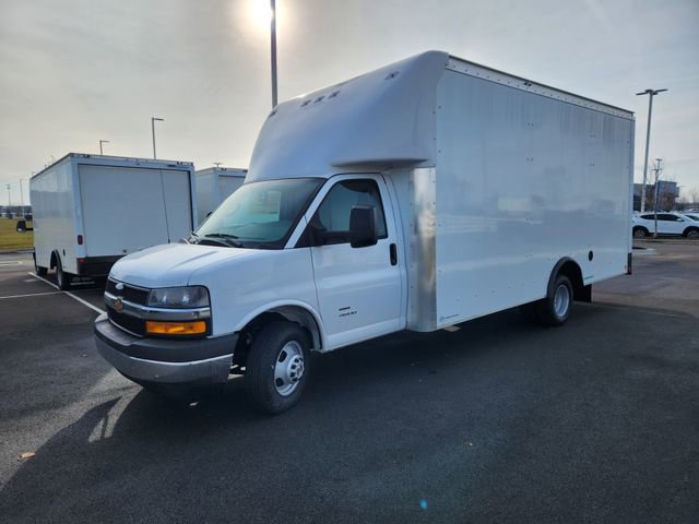 New 2025 Chevrolet Express 4500 w/ Power Convenience Package RWD image 3