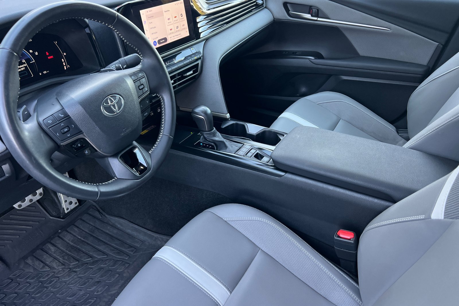 Certified 2025 Toyota Camry SE FWD image 9