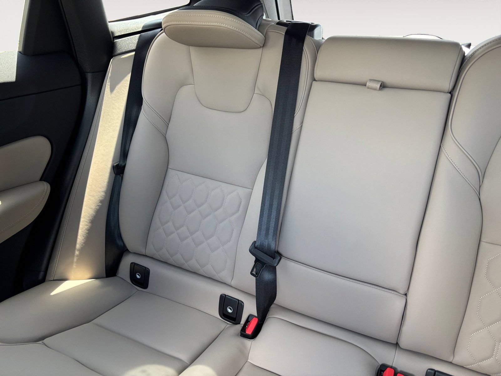 New 2026 Volvo XC60 B5 Core w/ Protection Package Premier AWD/4WD image 13