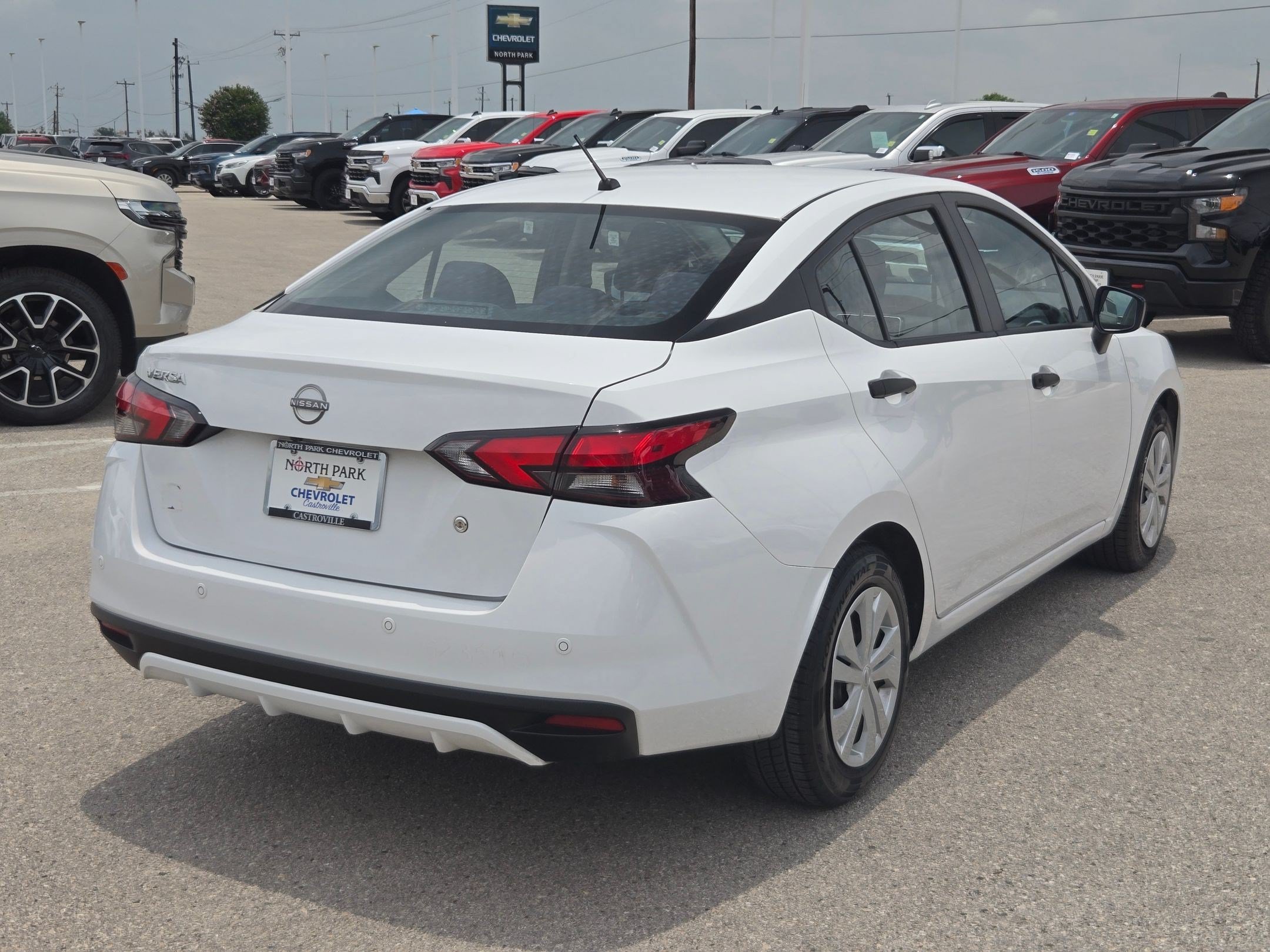 Used 2023 Nissan Versa S FWD image 3
